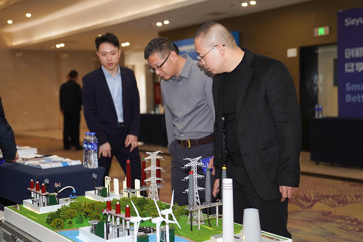 長(zhǎng)纜智能助力城市電網(wǎng)高質(zhì)量發(fā)展 亮相城市電網(wǎng)技術(shù)創(chuàng)新會(huì)議參觀產(chǎn)品模型圖