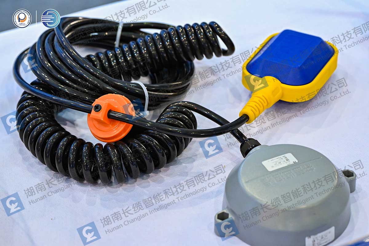 數(shù)字賦能城市生命線(xiàn)運(yùn)維，長(zhǎng)纜智能亮相成都國(guó)際管網(wǎng)展井蓋監(jiān)測(cè)終端